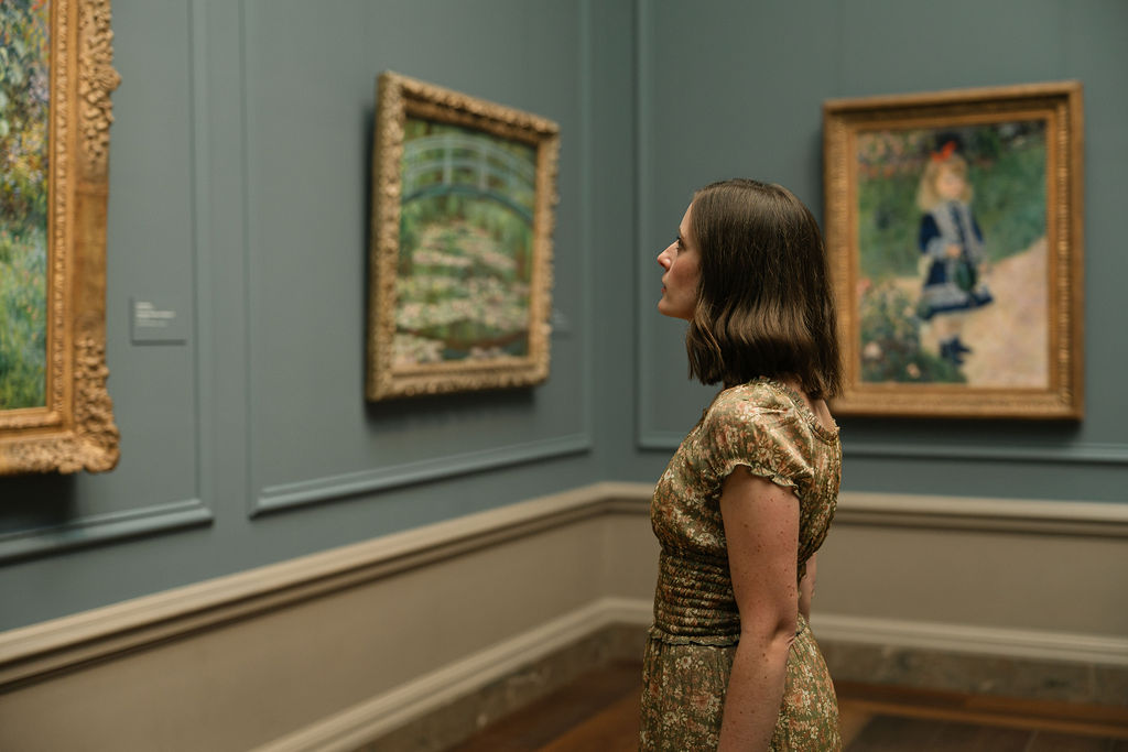 Violinist portrait photographed among the galleries of the National Gallery of Art